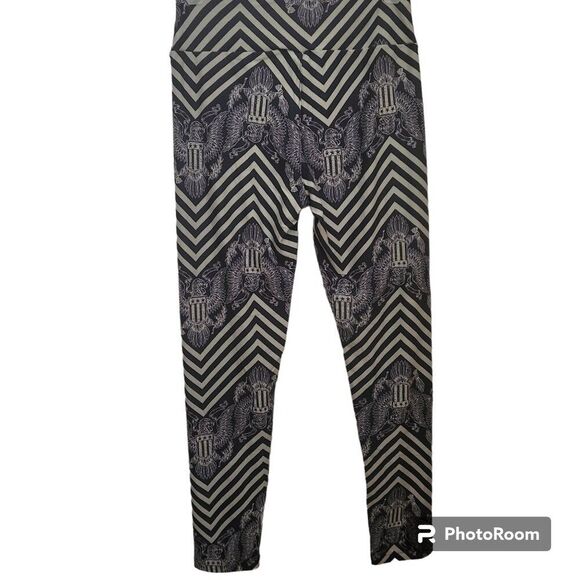 LuLaRoe Blue Chevron Eagle Patriotic Flag Leggings - Picture 2 of 4